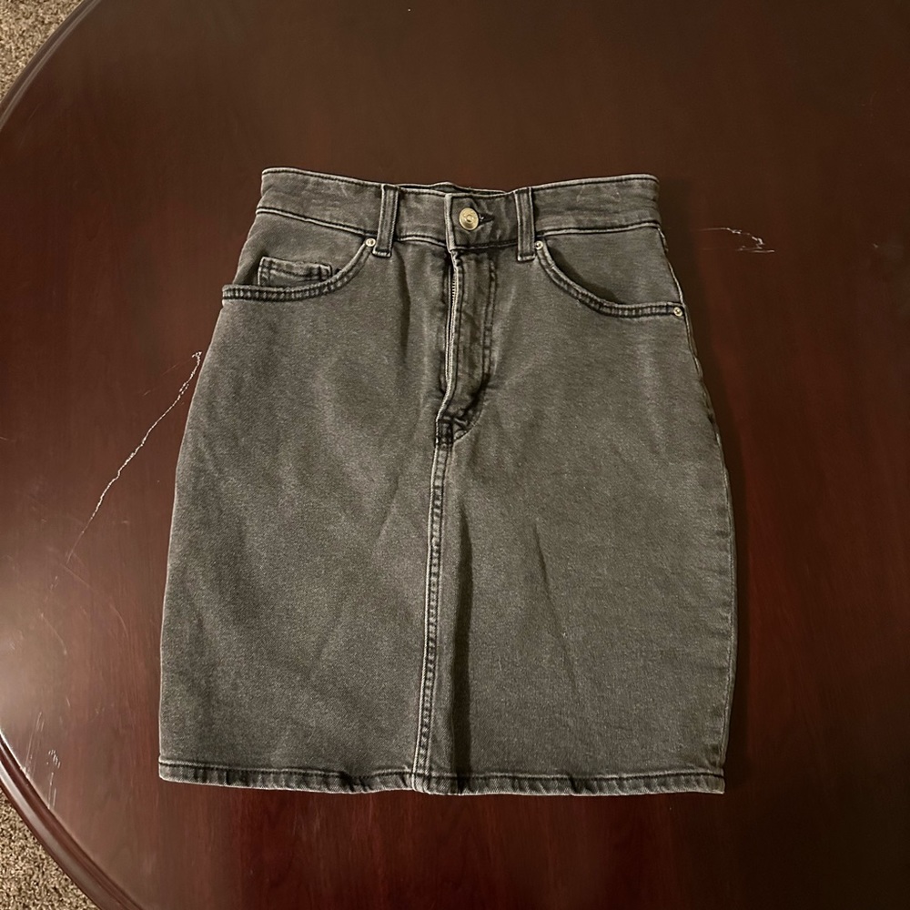 h&m gray skirt